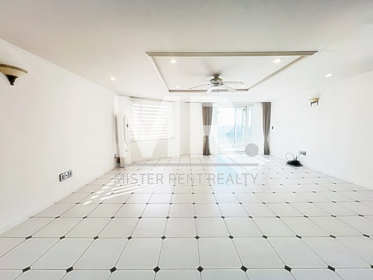 Itaewon Low-Rise_Living Room