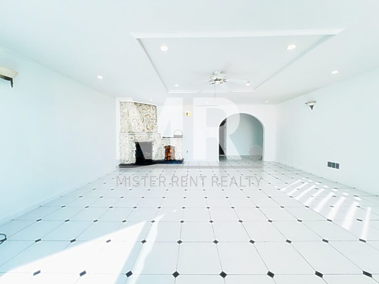 Itaewon Low-Rise_Living Room