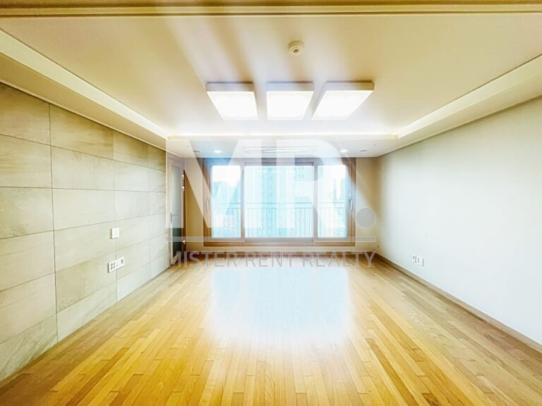 Shinchon Highrise_Livingroom