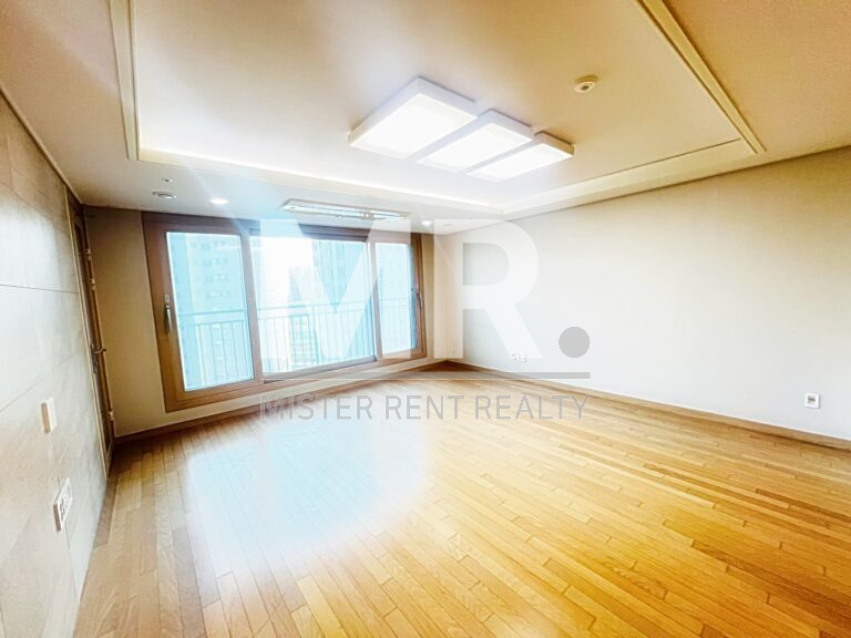 Shinchon Highrise_Livingroom
