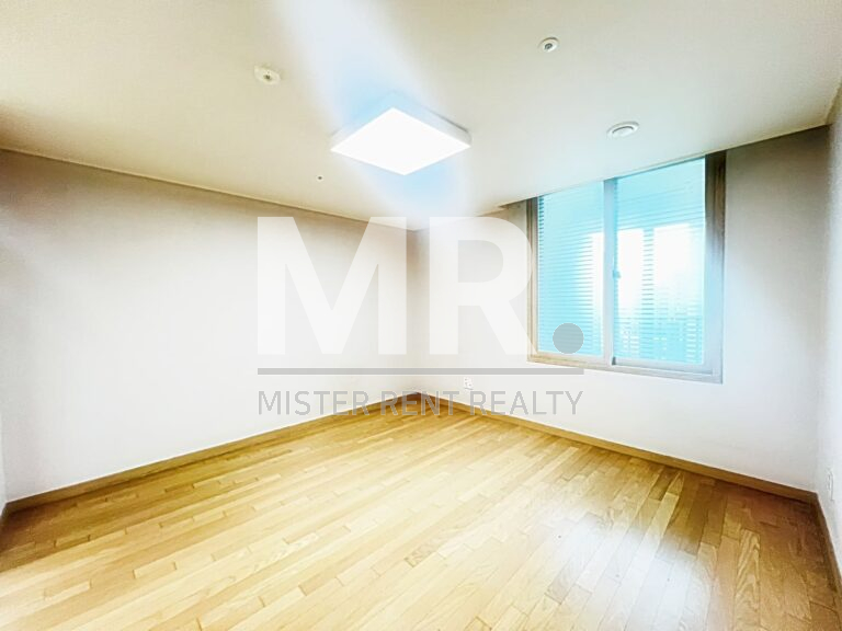 Shinchon Highrise_Masterbedroom