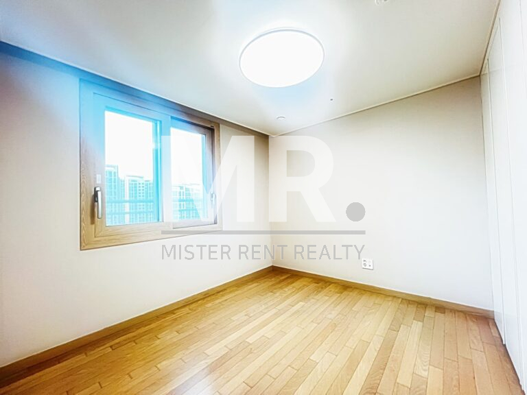 Shinchon Highrise_SecondBedroom