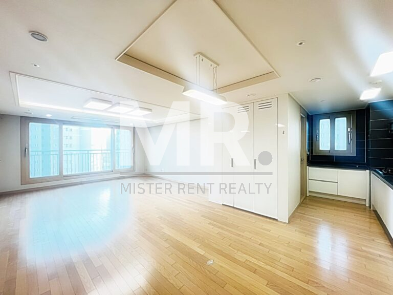 Shinchon Highrise_Livingroom