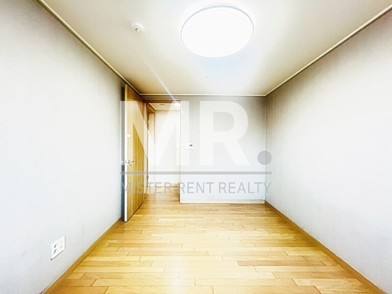 Shinchon Highrise_Second Bedroom