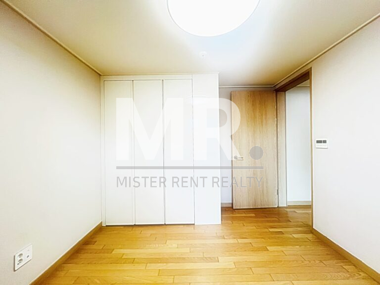 Shinchon Highrise_Second Bedroom